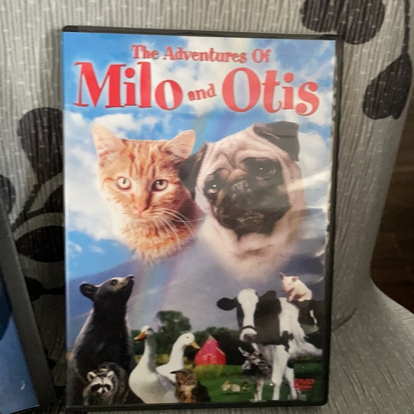 2 dvds fir the family. Cats & Dogs and The Adventures of Milo and Otis. - Picture 3 of 3